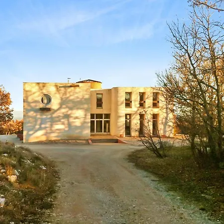 Maison De 6 Chambres Avec Piscine Privee Jardin Amenage Et Wifi A Mane * Mane (Alpes-de-Haute-Provence)
